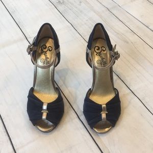 Seychelles Vintage-Inspired Navy & Pewter Pumps